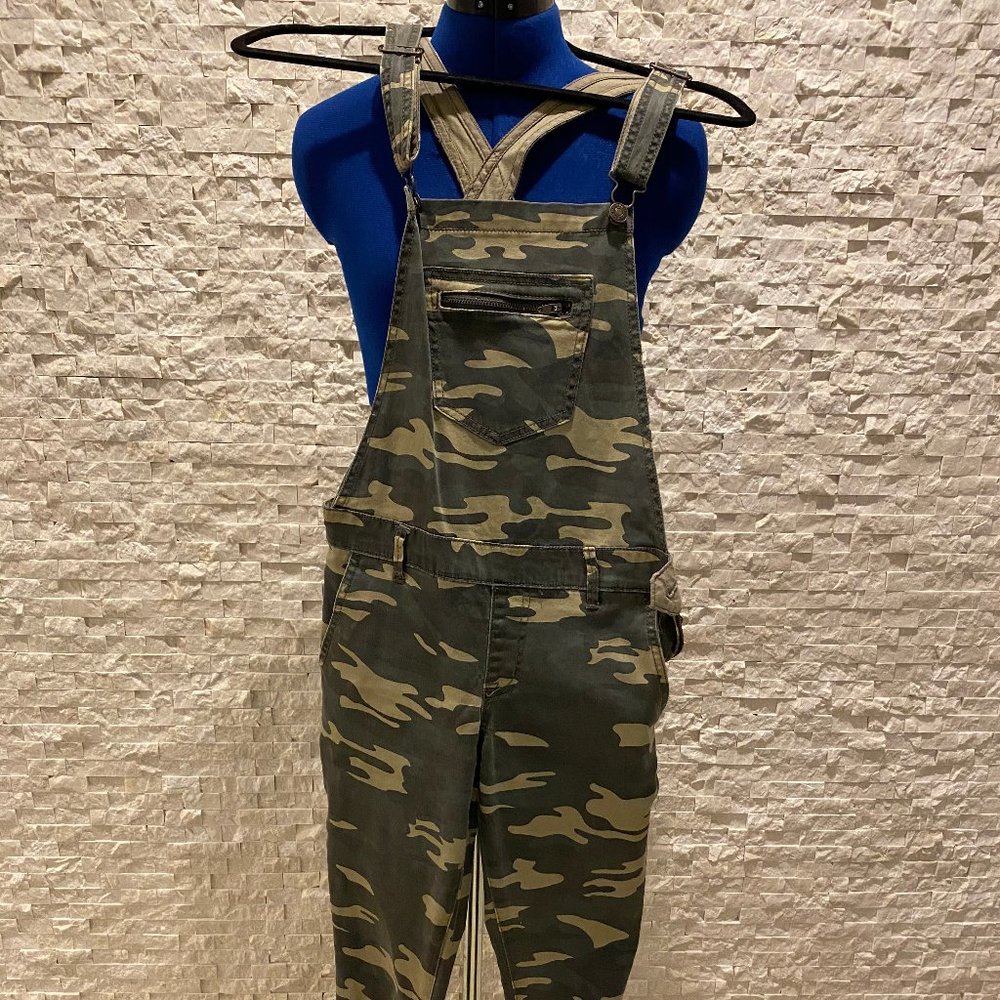 Forever21 Camouflage overalls
